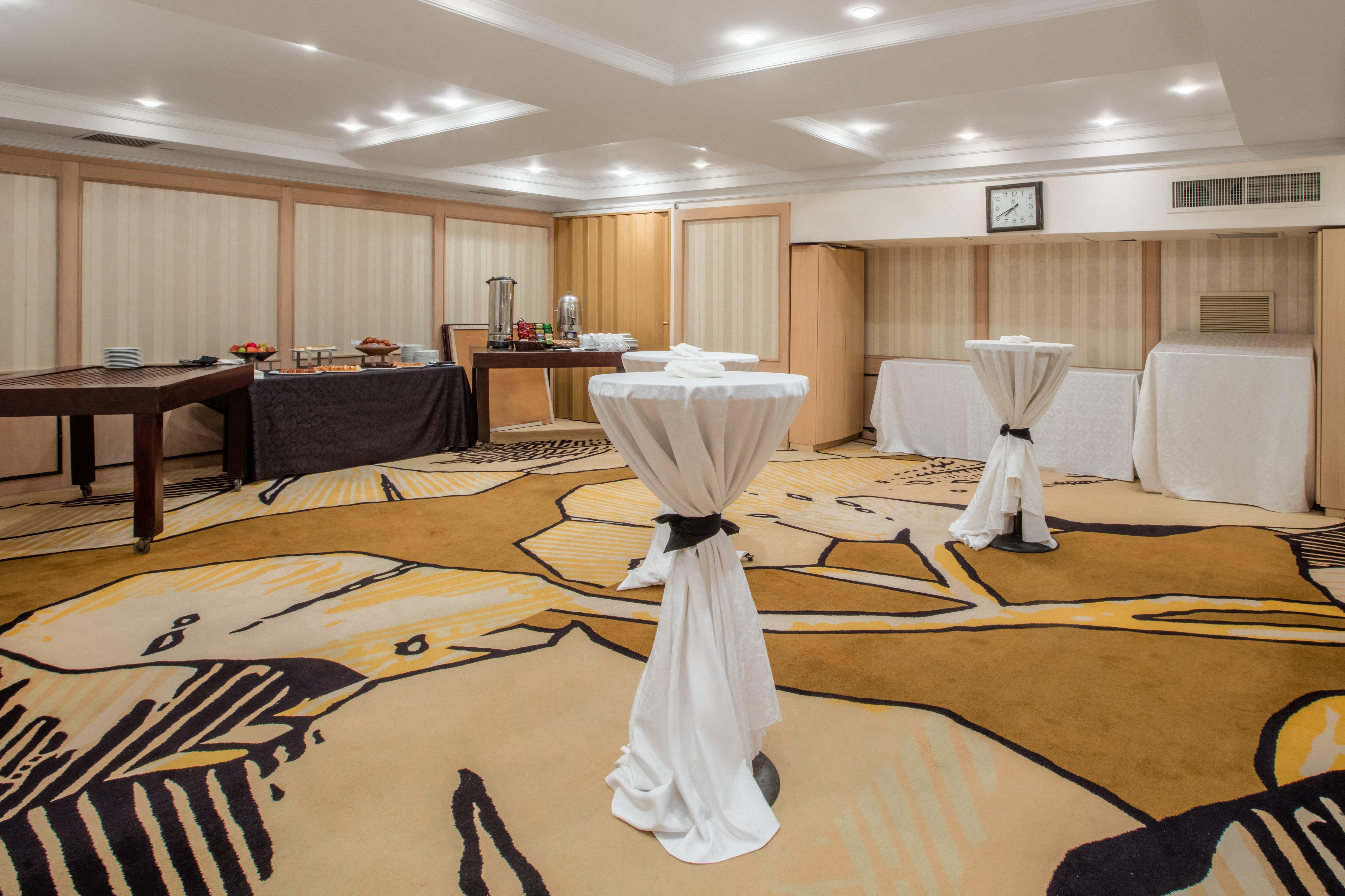 Crowne Plaza Tel Aviv Beach By Ihg Exterior foto A cocktail reception