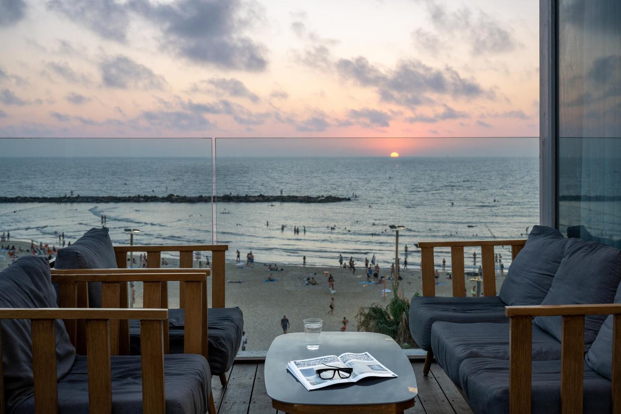 Crowne Plaza Tel Aviv Beach By Ihg Exterior foto View from the hotel