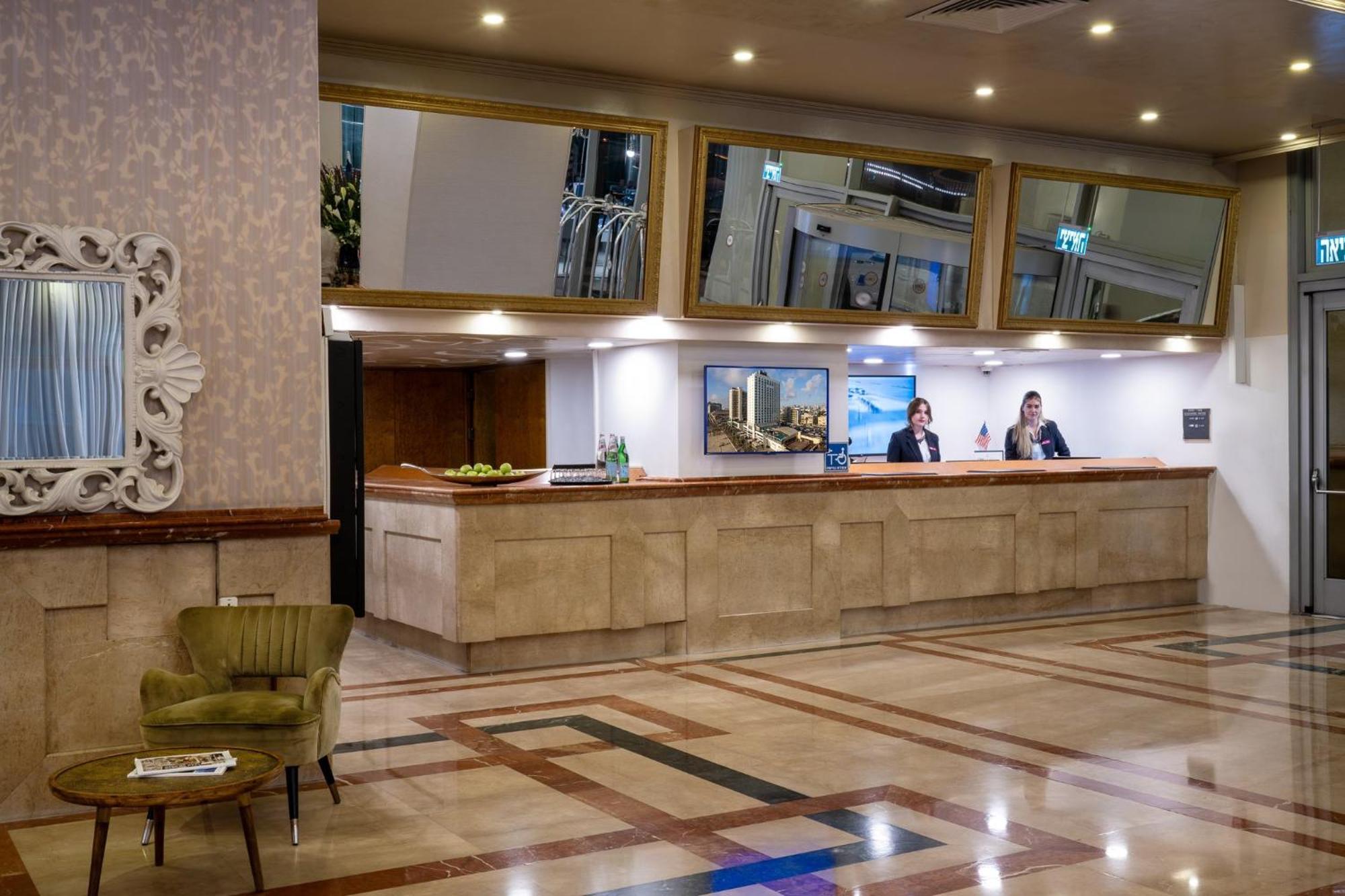 Crowne Plaza Tel Aviv Beach By Ihg Exterior foto Reception desk at the hotel