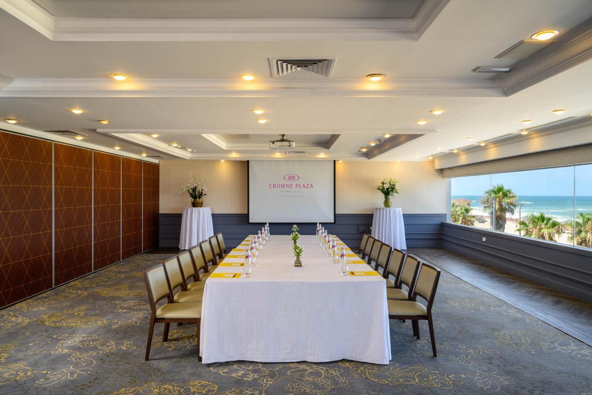 Crowne Plaza Tel Aviv Beach By Ihg Exterior foto Meeting room