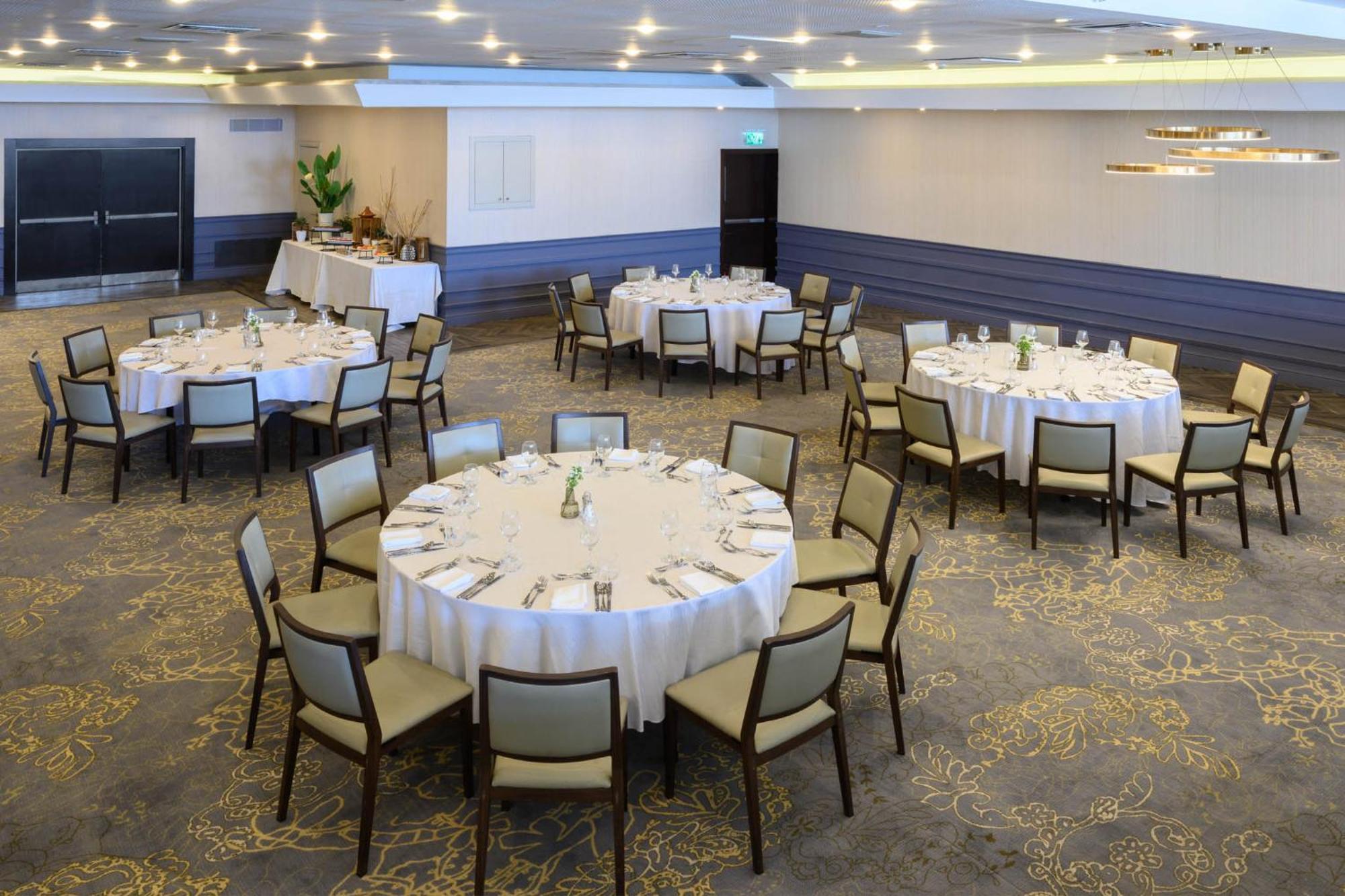 Crowne Plaza Tel Aviv Beach By Ihg Exterior foto The ballroom at the hotel