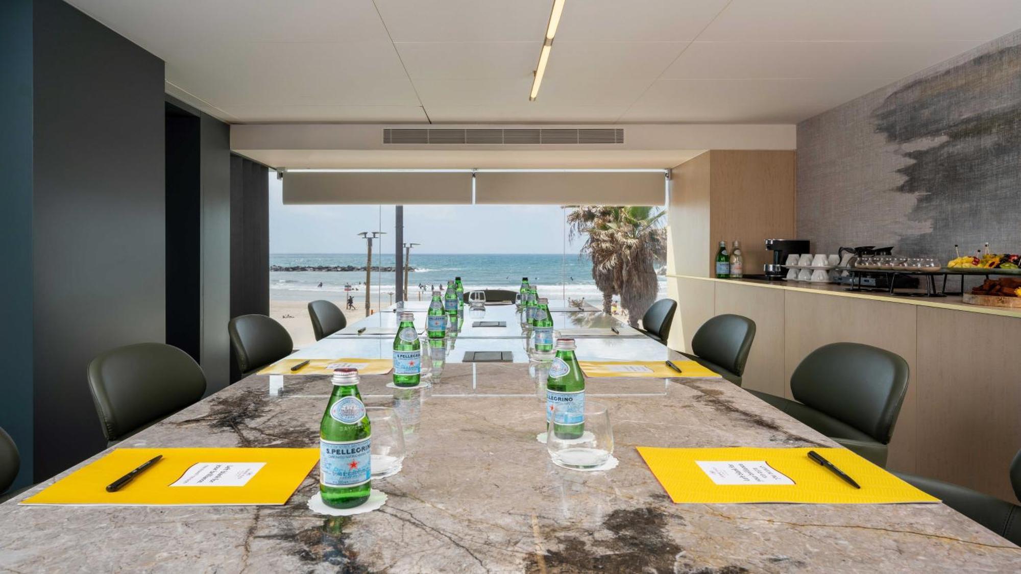 Crowne Plaza Tel Aviv Beach By Ihg Exterior foto Meeting room