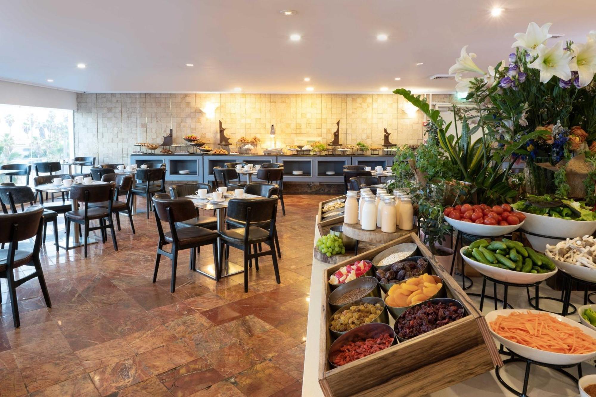Crowne Plaza Tel Aviv Beach By Ihg Exterior foto The restaurant