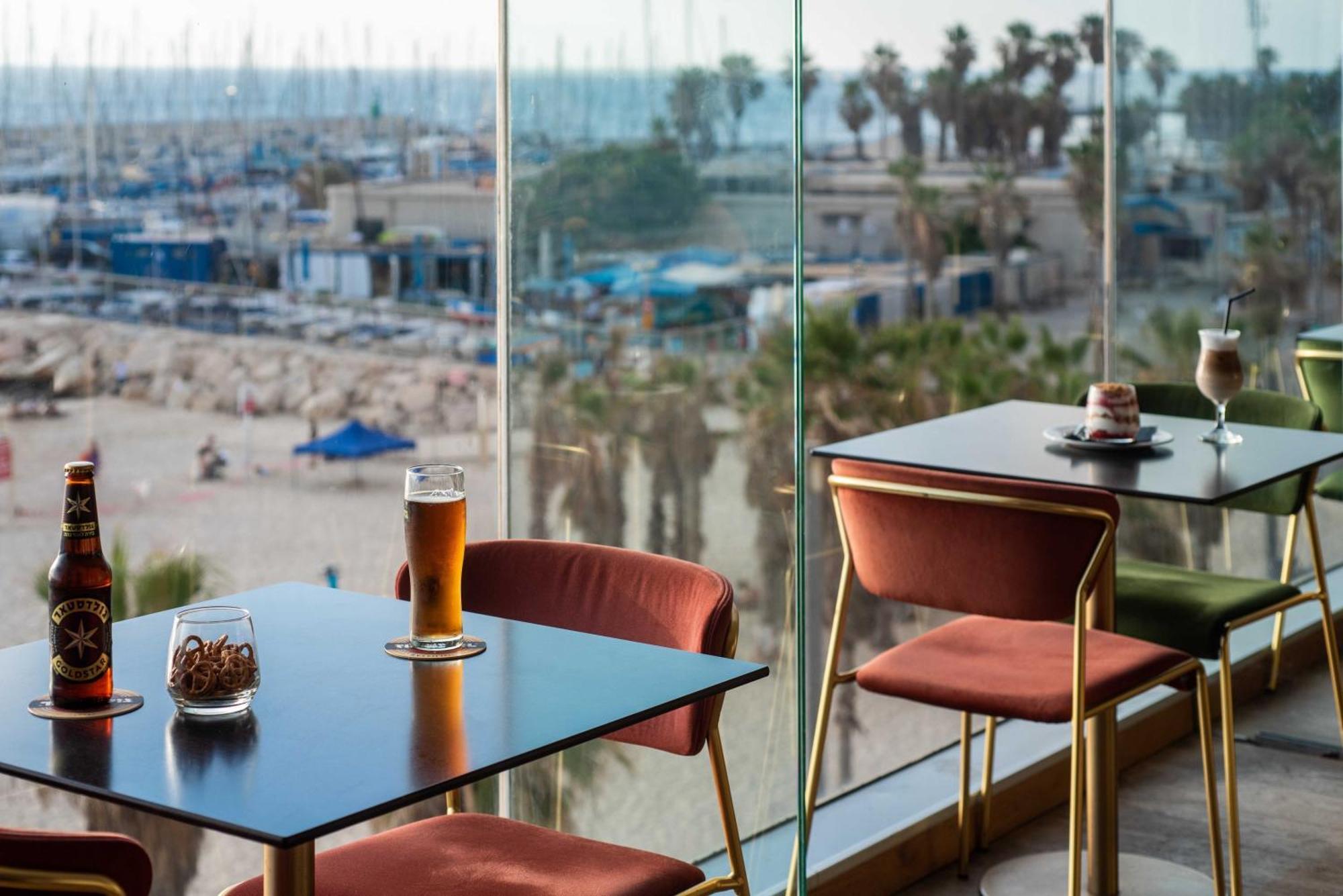 Crowne Plaza Tel Aviv Beach By Ihg Exterior foto The Beach