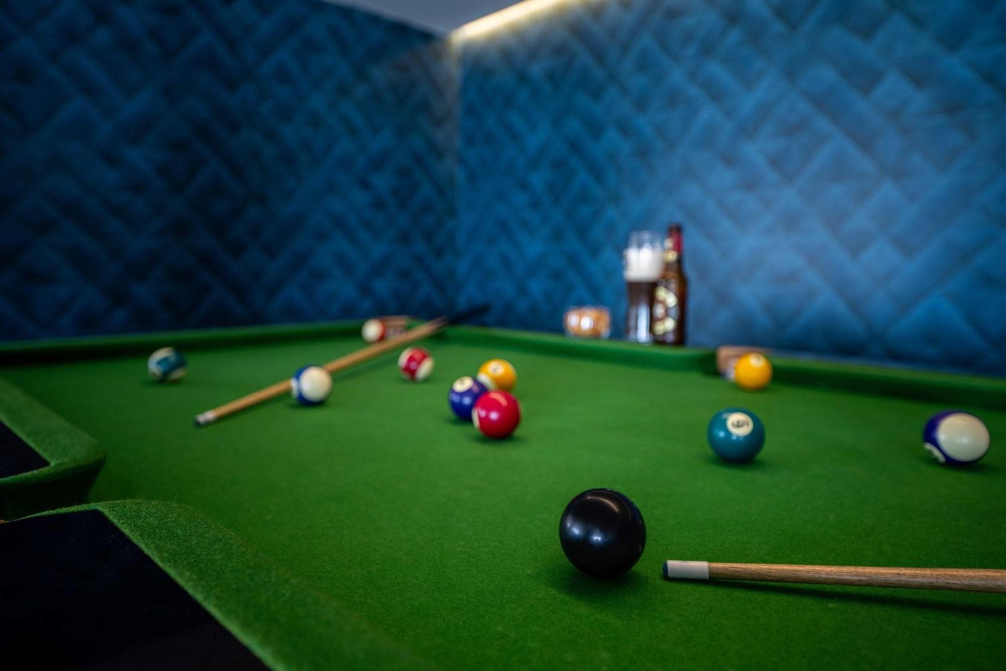 Crowne Plaza Tel Aviv Beach By Ihg Exterior foto A pool table