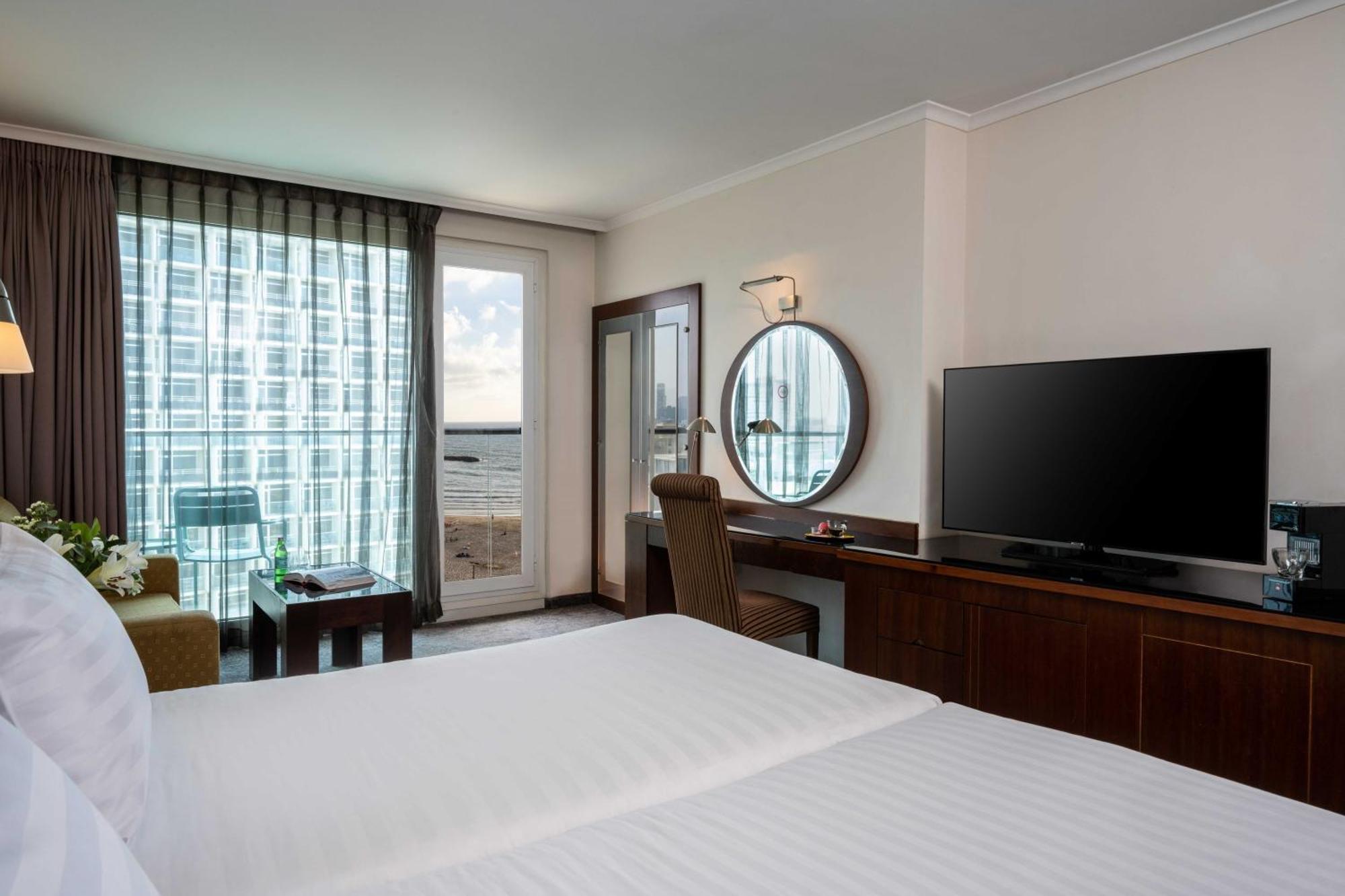 Crowne Plaza Tel Aviv Beach By Ihg Exterior foto Deluxe room