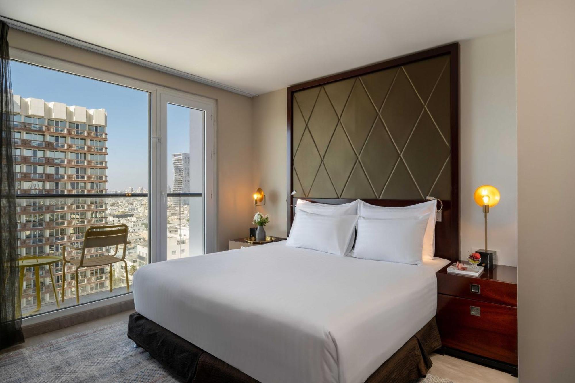 Crowne Plaza Tel Aviv Beach By Ihg Exterior foto A bedroom at the hotel